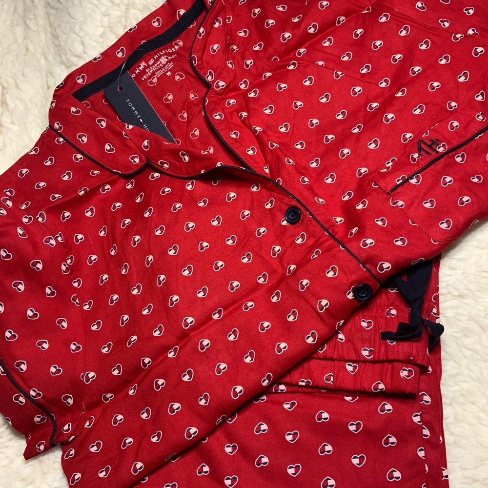 Tommy Hilfiger 2 pc top and capri set
